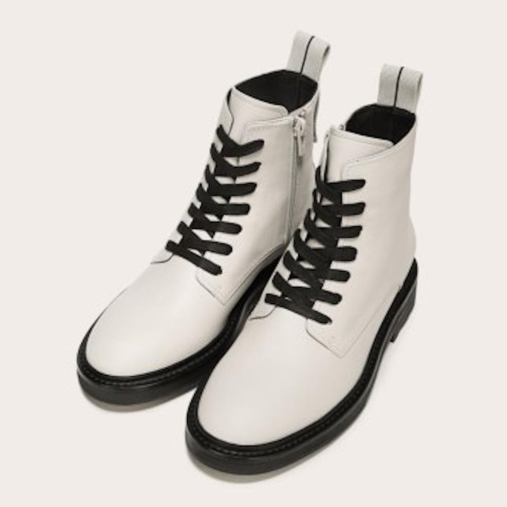ISO Via Spiga white Kinkey boots // 8.5/9